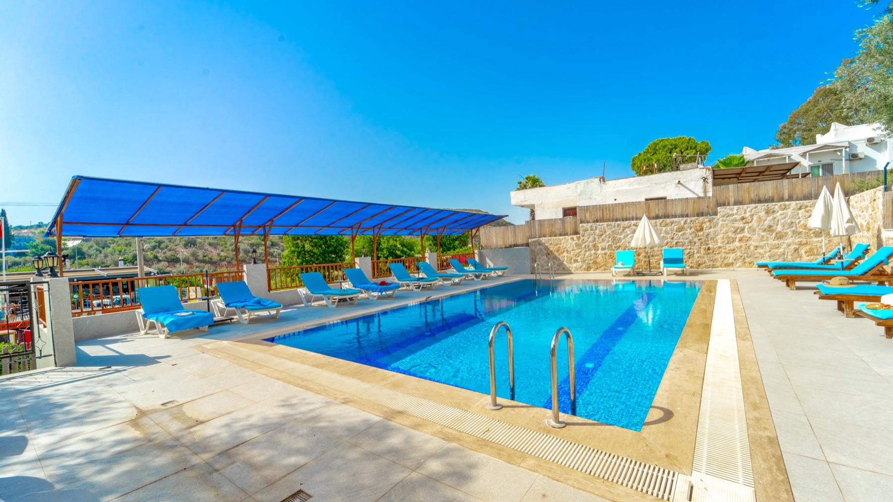 Pool and sunbed terrace