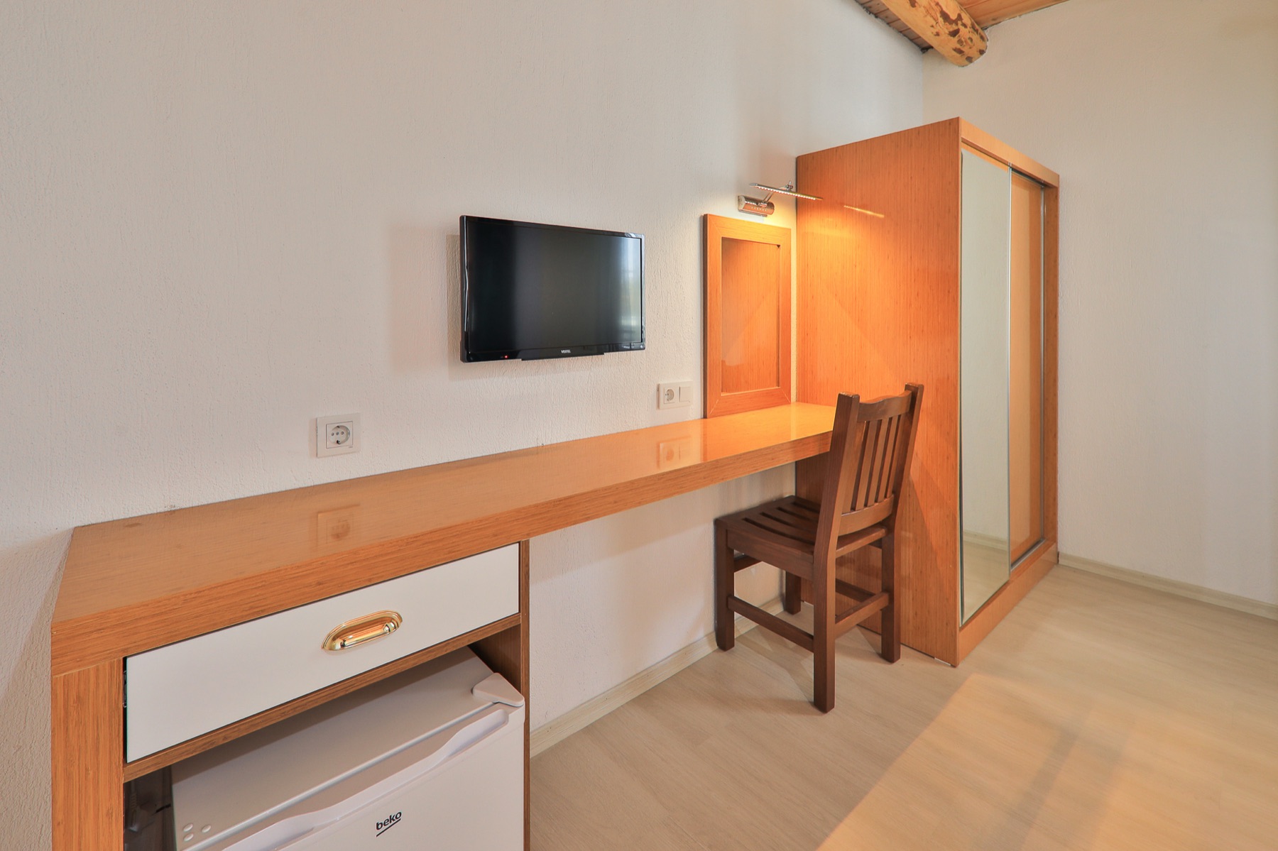 Lounge and vanity area in the superior double room