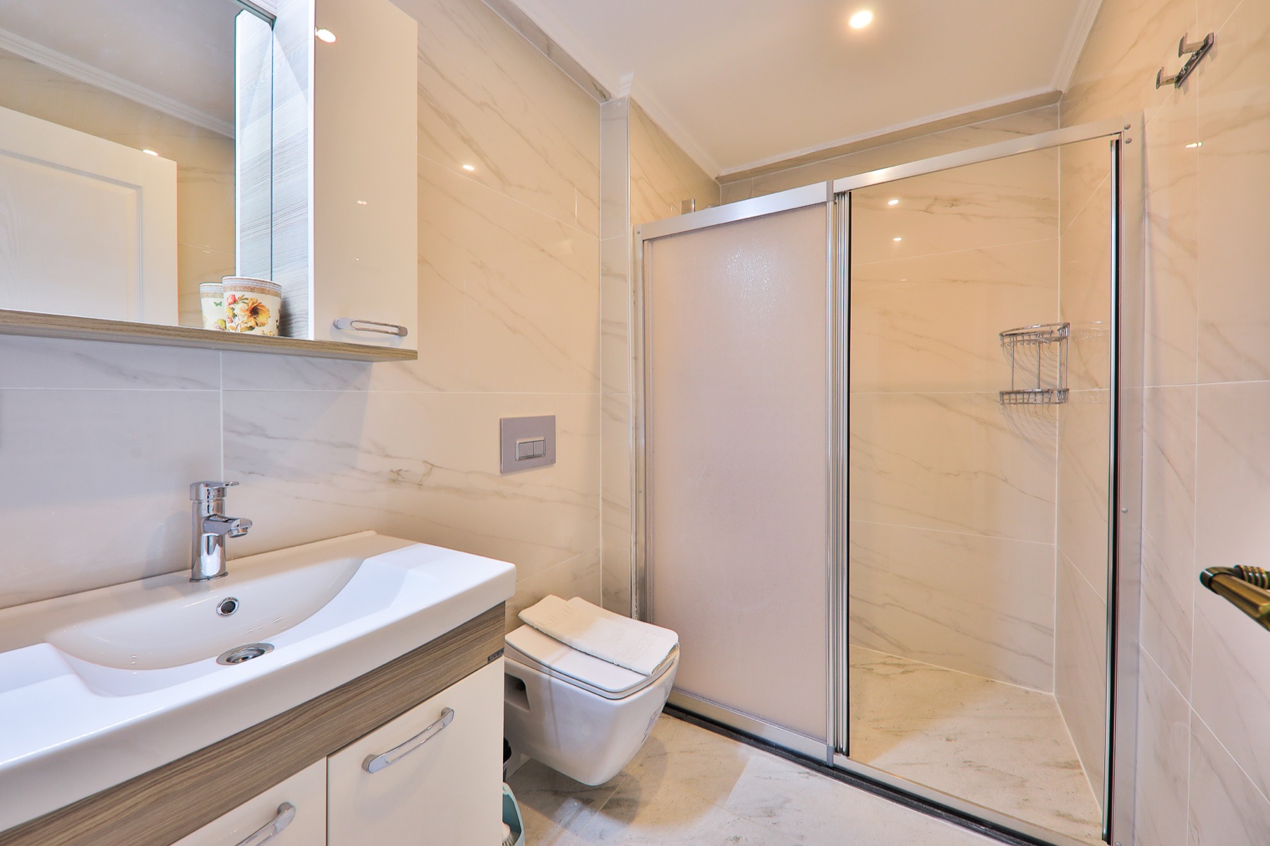 Bathroom area of the superior triple room