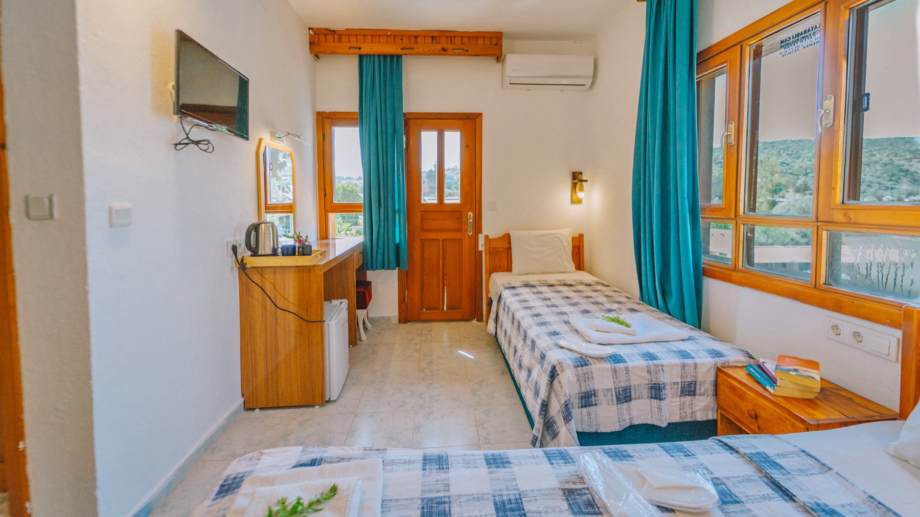 Economy triple room